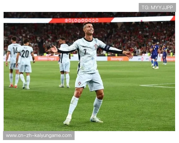 C罗半场过人奔袭震撼现场：一段足以点燃全场的瞬间